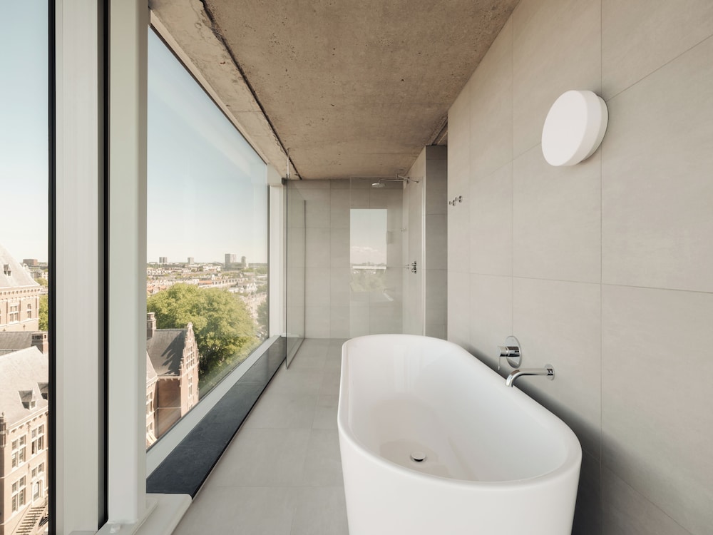 Superior with bath photo 3