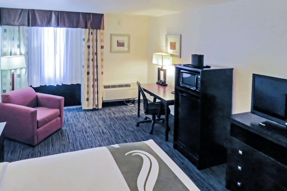 Suite, Multiple Beds, Non Smoking - Photo 4