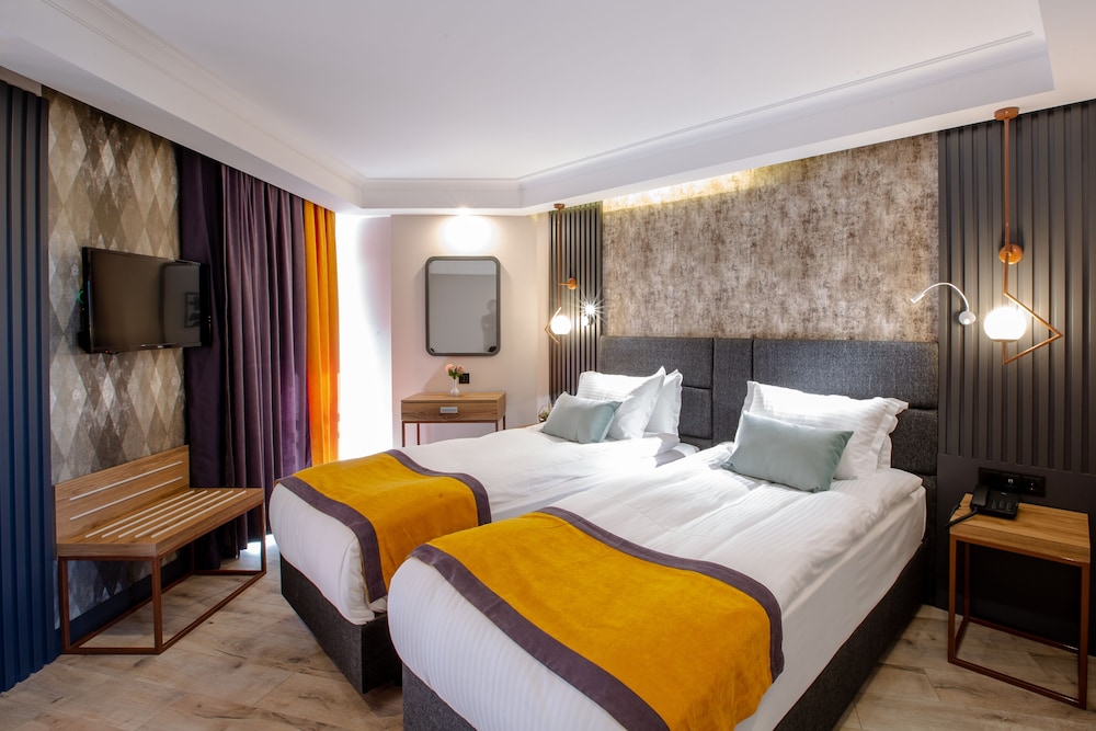 Economy Double Room - Photo 11