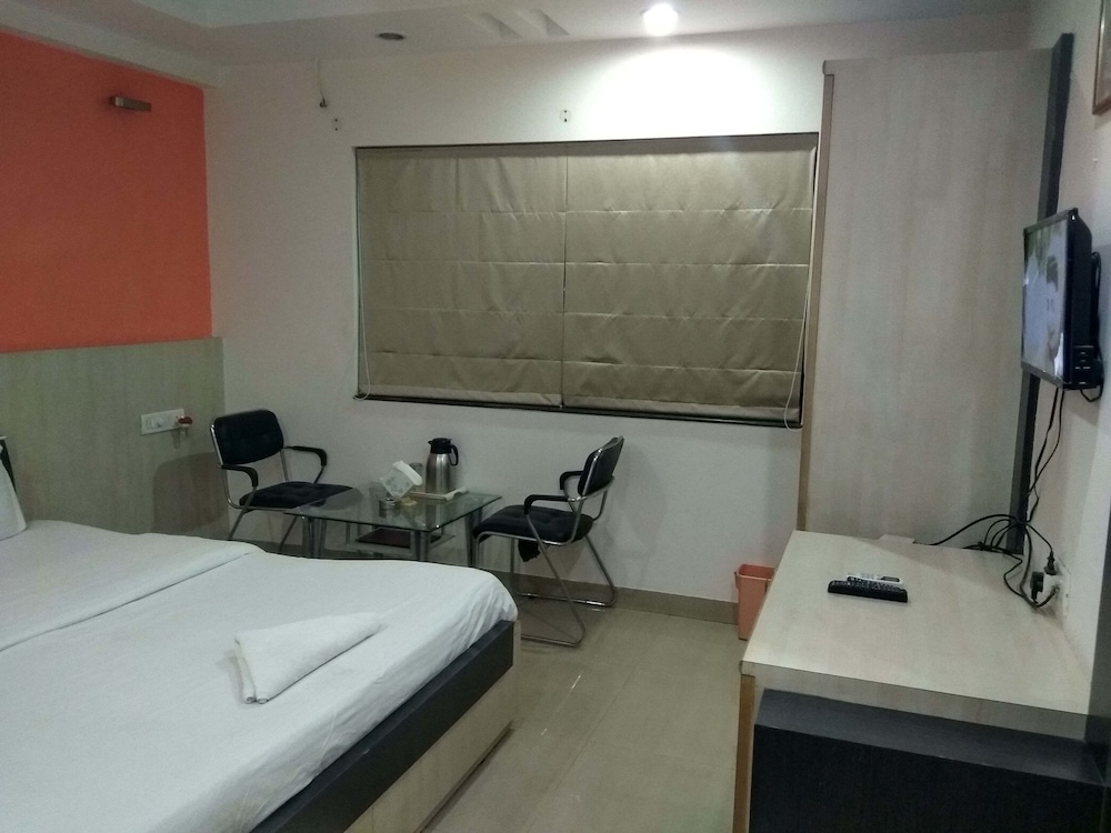 Deluxe Double Room, 1 Double Bed, Smoking, City View photo 1