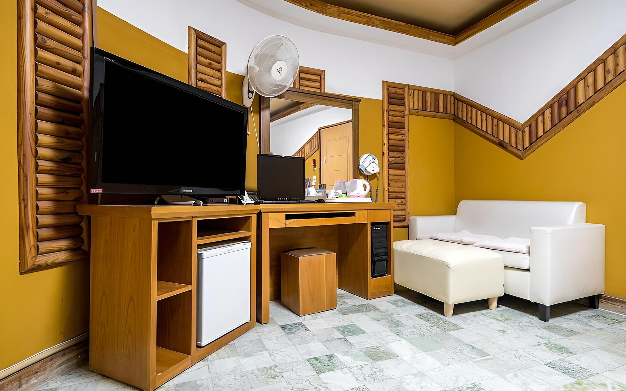 Room (Standard) - Photo 3