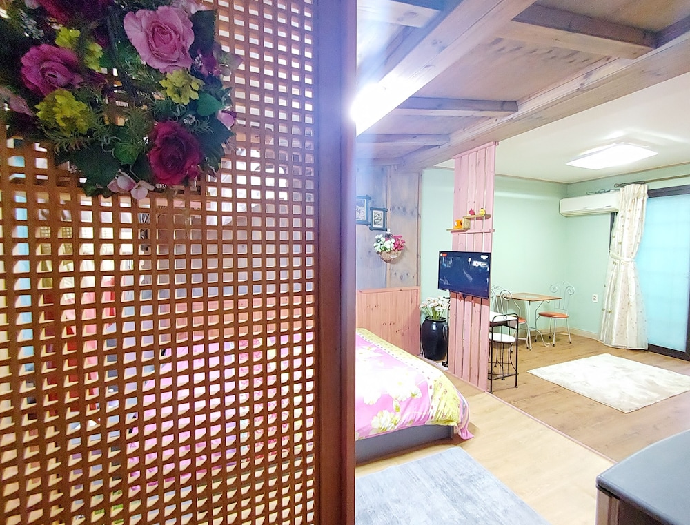 Honeymoon Room (14 PY, Badaiyagi) photo 3