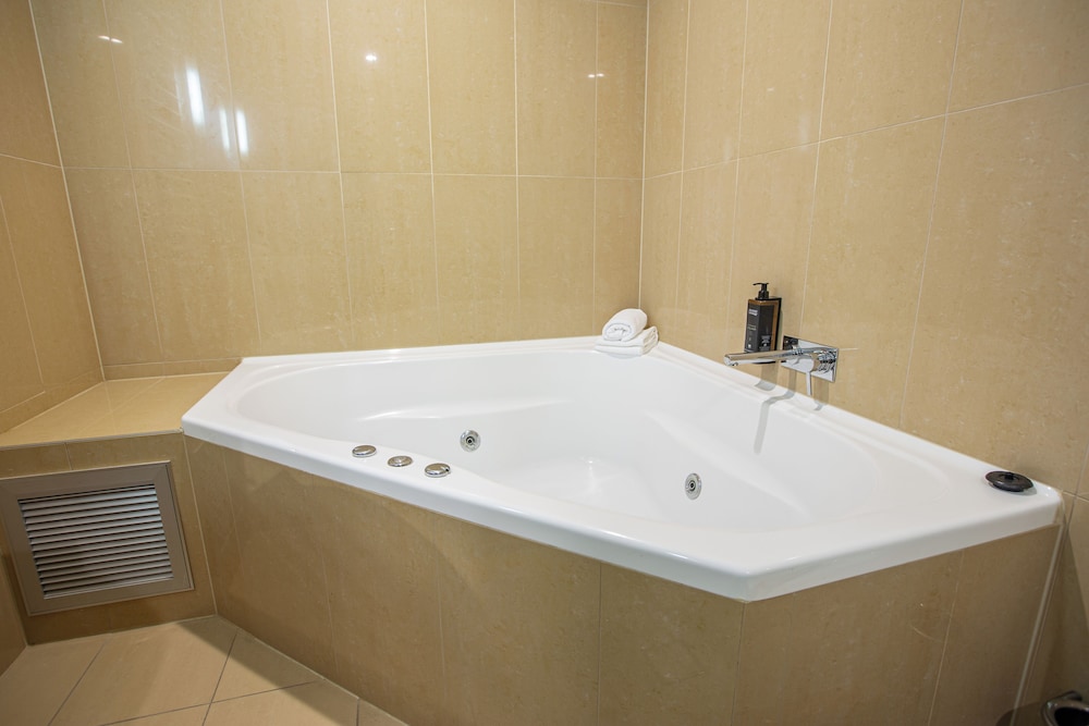 Superior Room, 1 King Bed (Spa) - Photo 5