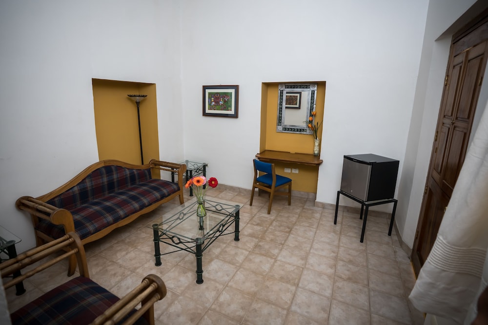 Deluxe Suite, 1 King Bed photo 3
