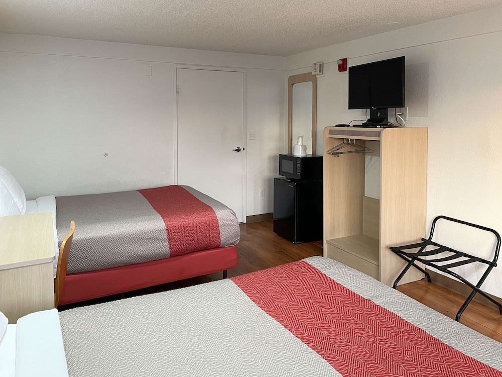 Standard Room, 2 Queen Beds, Non Smoking photo 1