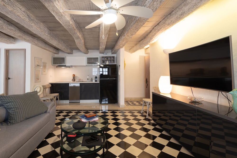Classic Apartment photo 2
