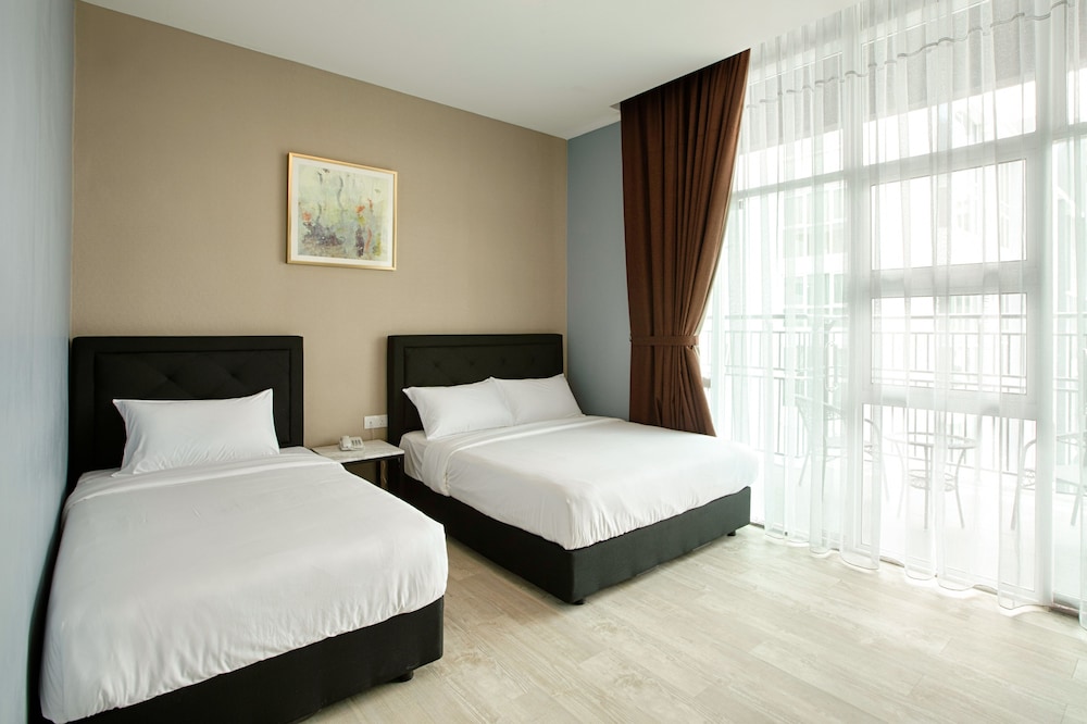 Family Triple Room, Multiple Beds, Non Smoking - Photo 2