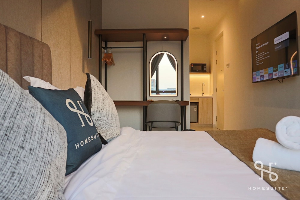 Deluxe Suite, 2 Bedrooms, Non Smoking, Kitchen - Photo 2