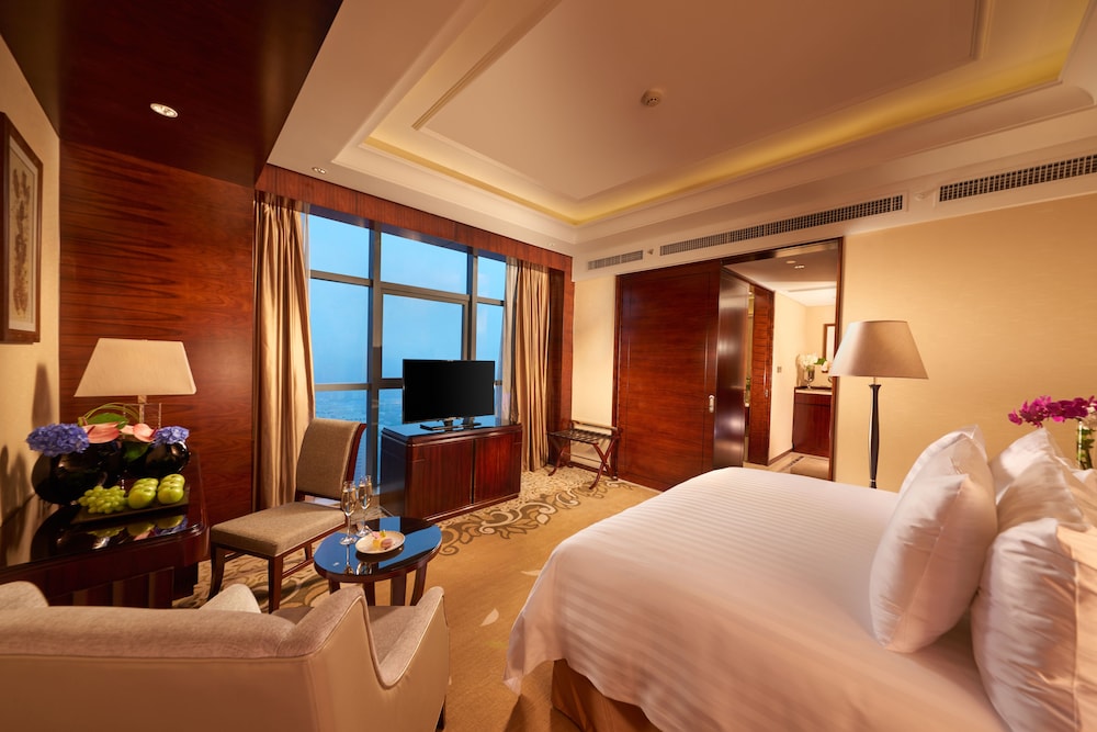 Superior Non-Smoking King Bed Room photo 1