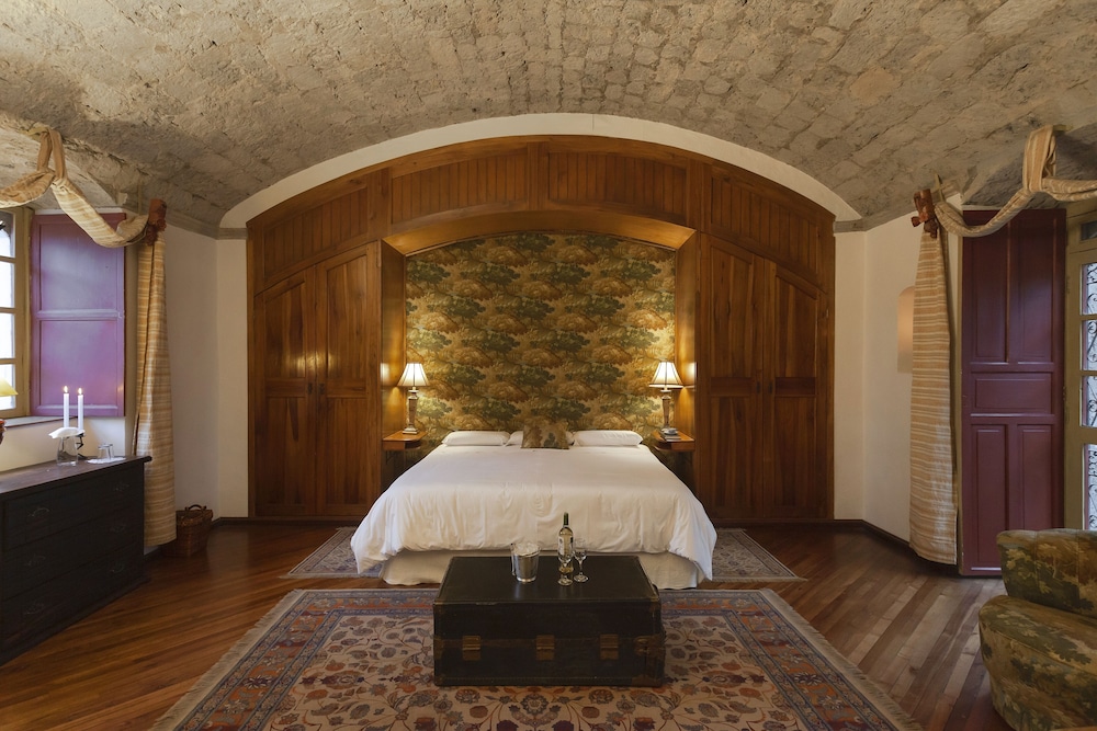 Luxury Suite photo 1