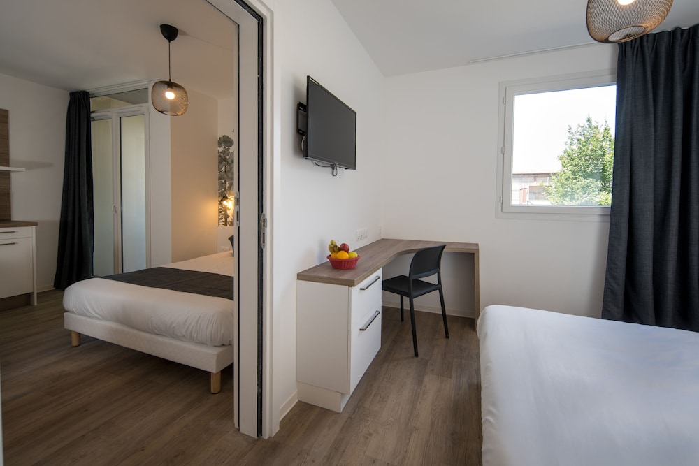 Suite - Photo 1