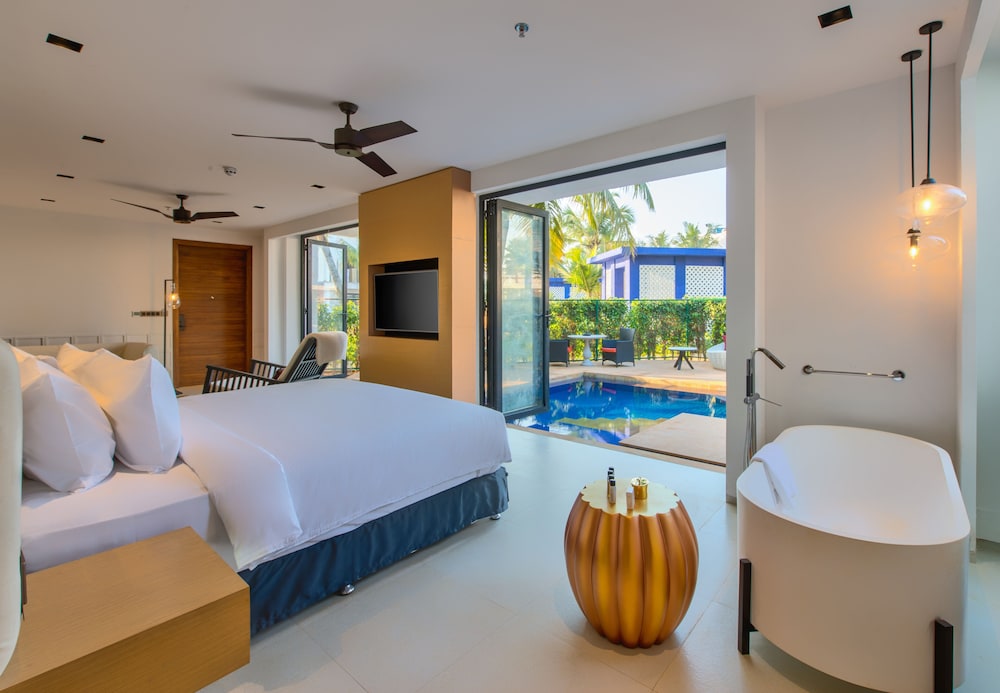 Azaya Suite with Private Pool photo 2