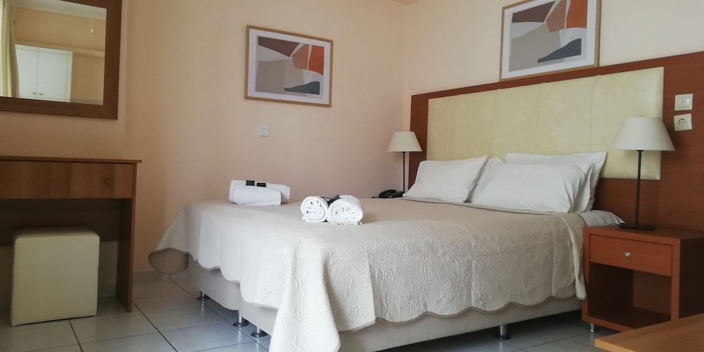 Economy Studio, 1 Double or 2 Twin Beds, Garden View, Tower photo 1