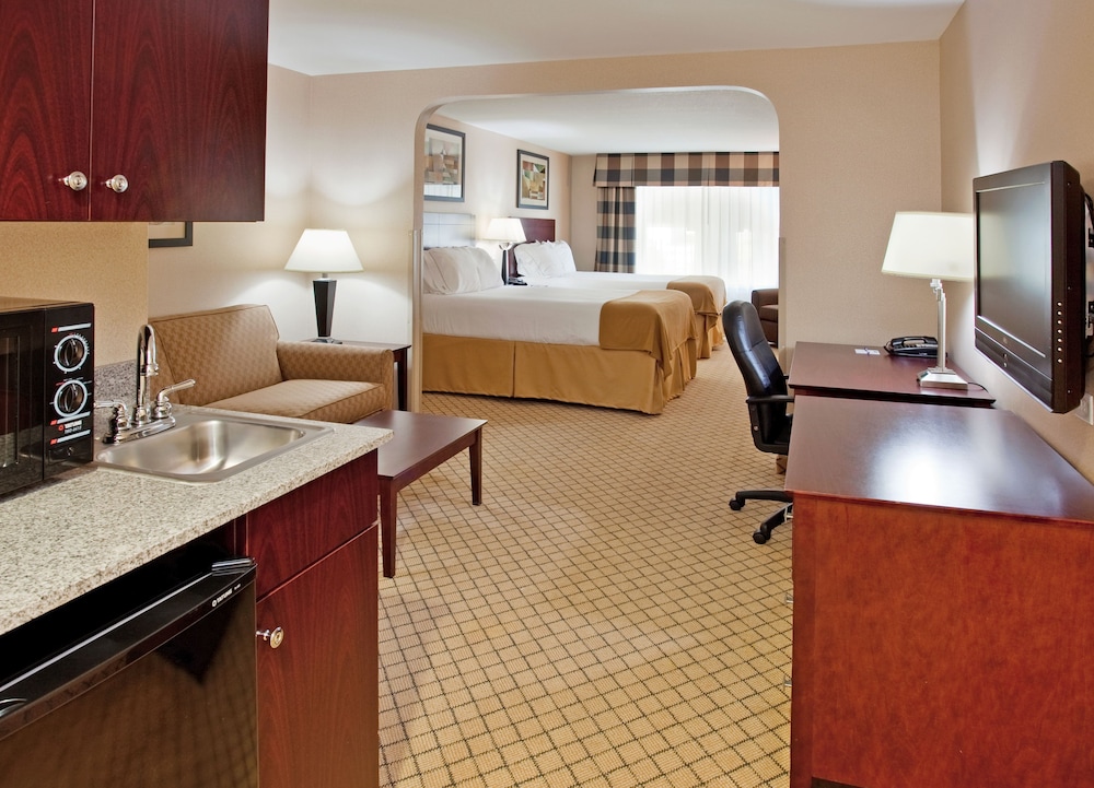Suite, 2 Queen Beds, Accessible (Communications) - Photo 1