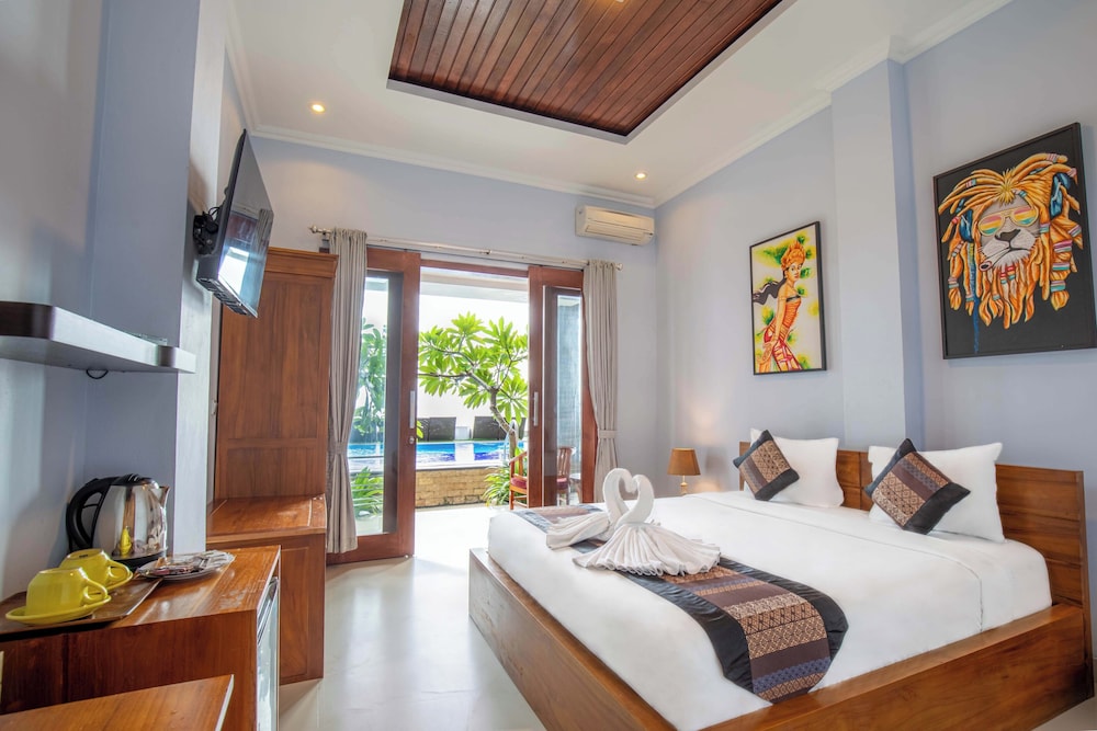 Deluxe Double Room, Patio, Pool View