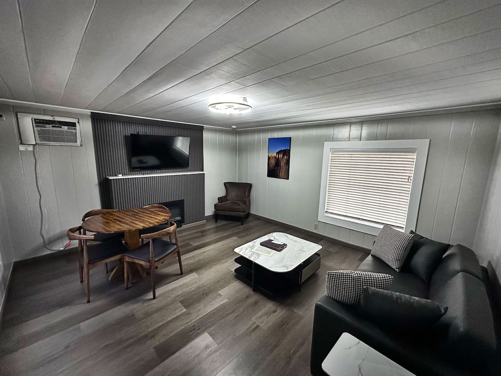 Family Cottage, Multiple Beds, Kitchen, Lake View photo 3