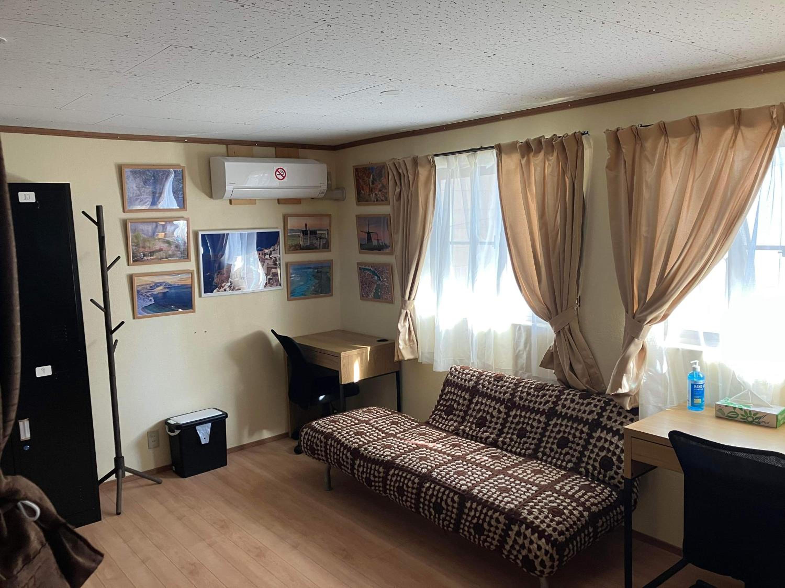 6-Bed Mixed Dormitory Room photo 2
