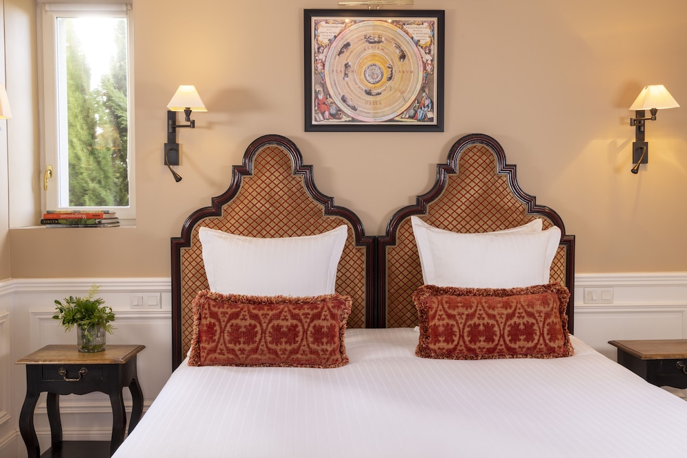 Superior Suite - Photo 11