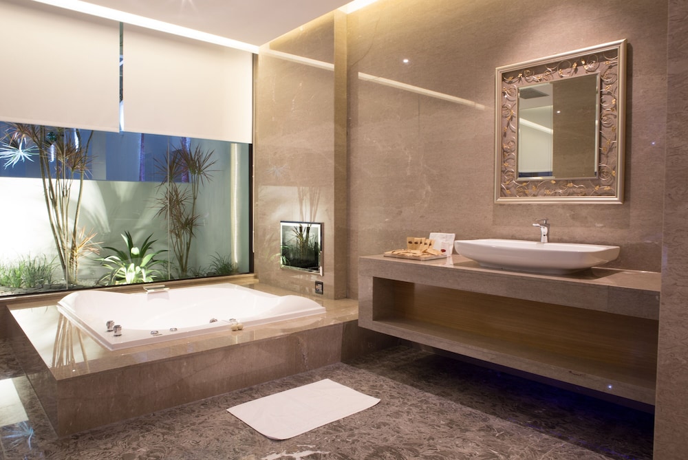 Platinum Suite (Check in time starts from 6pm)