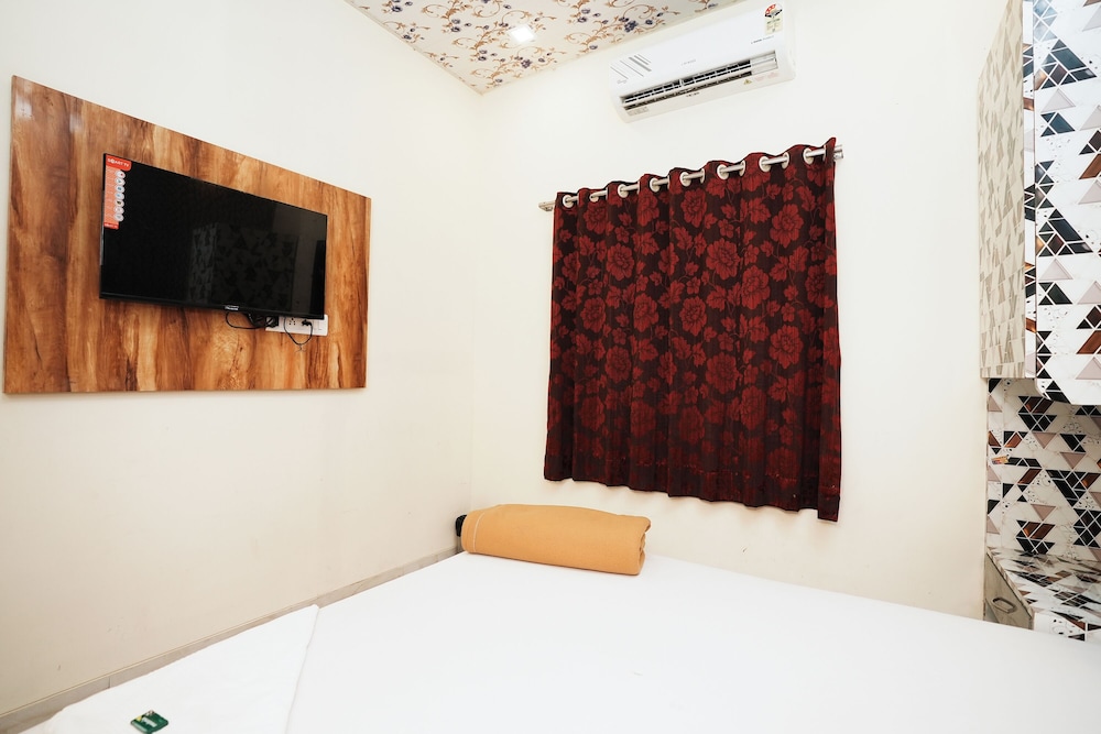 Deluxe Room - Photo 17