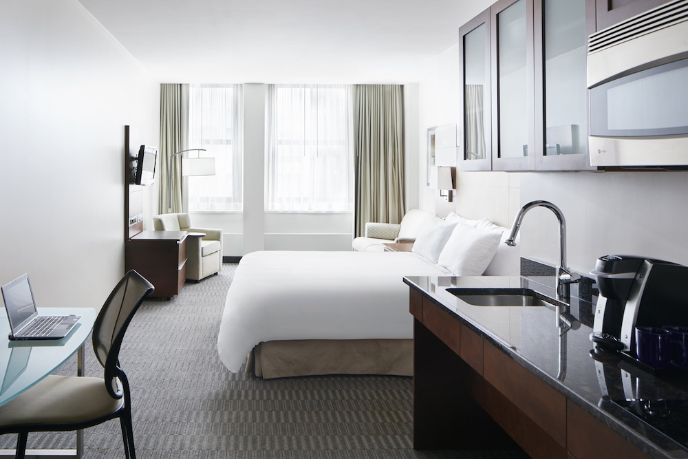 Suite, Kitchenette (One Room) - Photo 3