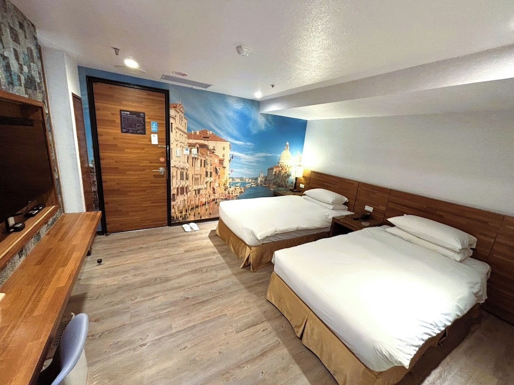 Standard Twin Room, No Windows