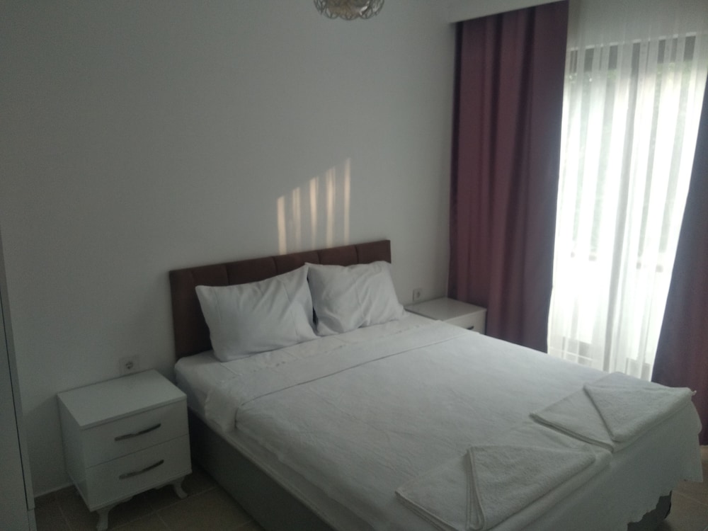 Basic Apartment, Balcony photo 1