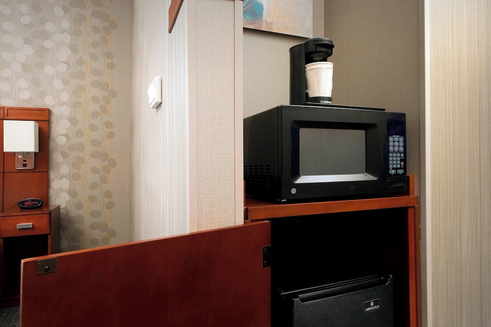 Suite, 1 Bedroom (Mobility/Hearing Accessible, Tub) photo 3