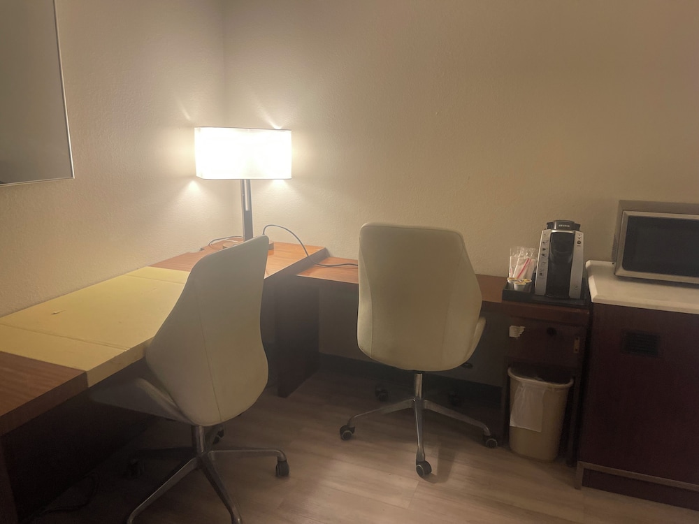 Suite, 2 Double Beds, Non Smoking - Photo 5