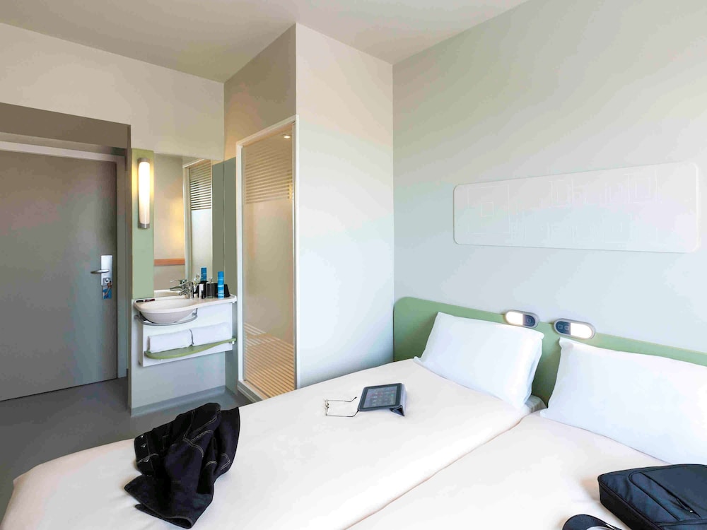 Basic Room, 1 Double Bed - Photo 3