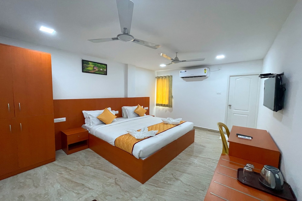 Deluxe Double Room, 1 Bedroom - Photo 11