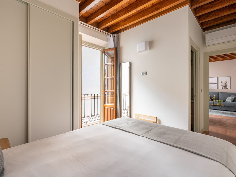 One-Bedroom Apartment with Balcony - Photo 21