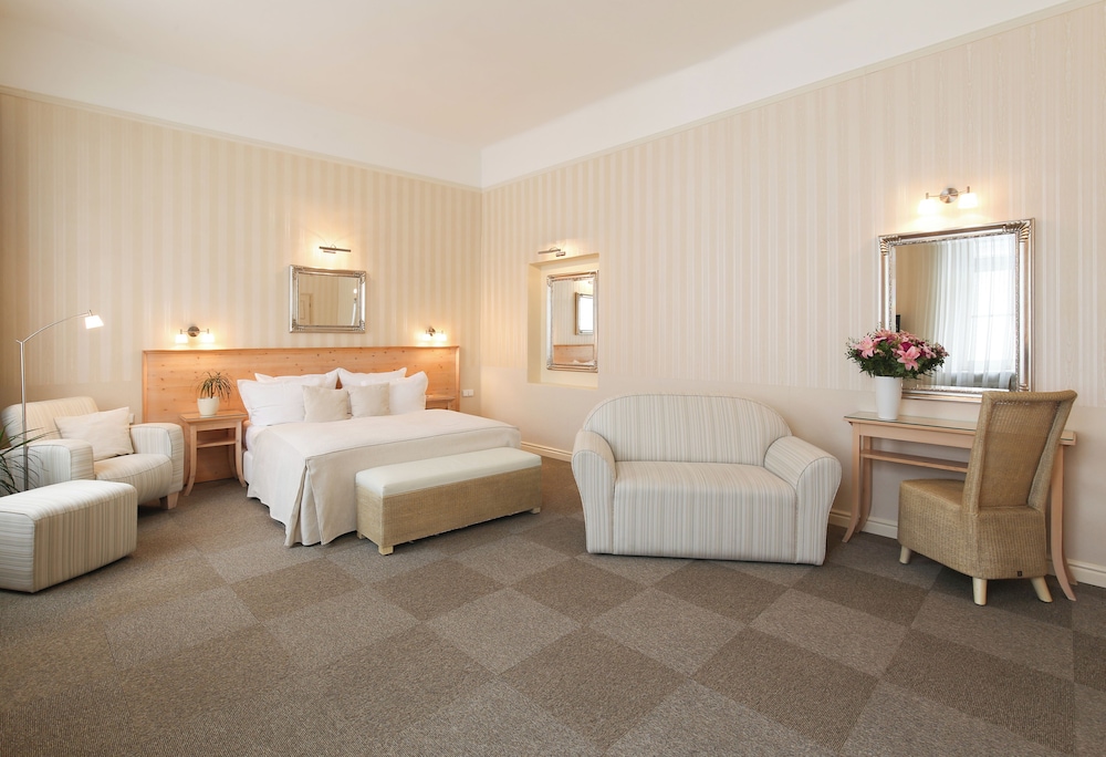 Honeymoon Suite