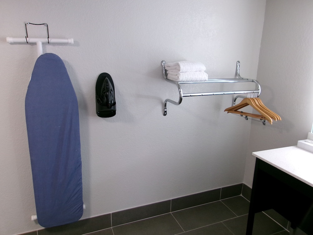 Standard Room, 2 Queen Beds, Non Smoking, Refrigerator & Microwave - Photo 12