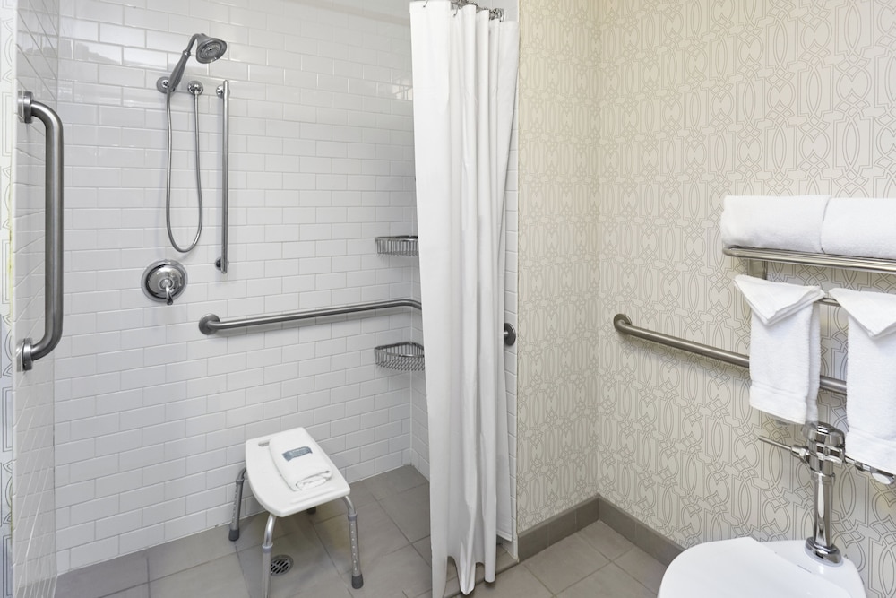 Standard Room, 1 Queen Bed, Accessible (Mobility) - Photo 10