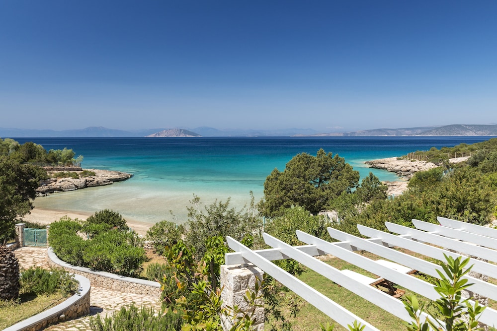 Villa, Beachfront (Tennis Court) photo 2