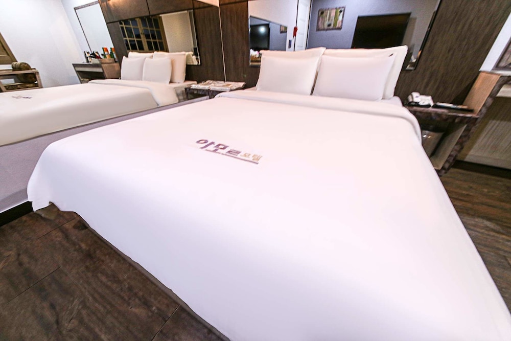 Standard Double Room - Photo 3