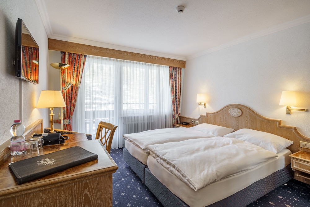 Superior Doppelzimmer mit Matterhornblick, Balkon oder geteilte Erdgeschoss Terrasse