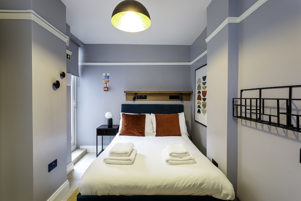 Double Room - Lower Ground photo 2
