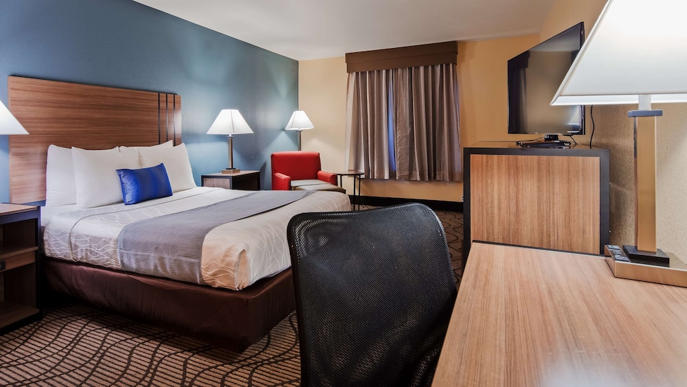Standard Room, 1 King Bed, Non Smoking (with Sofabed) - Photo 1