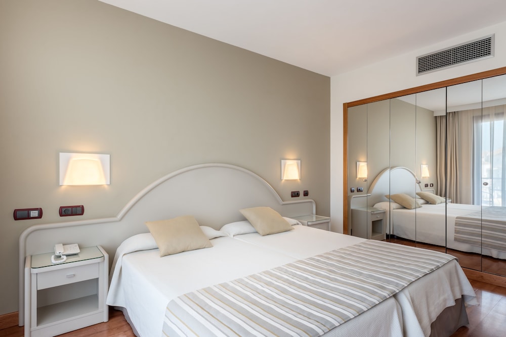 Premium Triple Room, Terrace, Sea View (2 adults and 1 child) photo 3