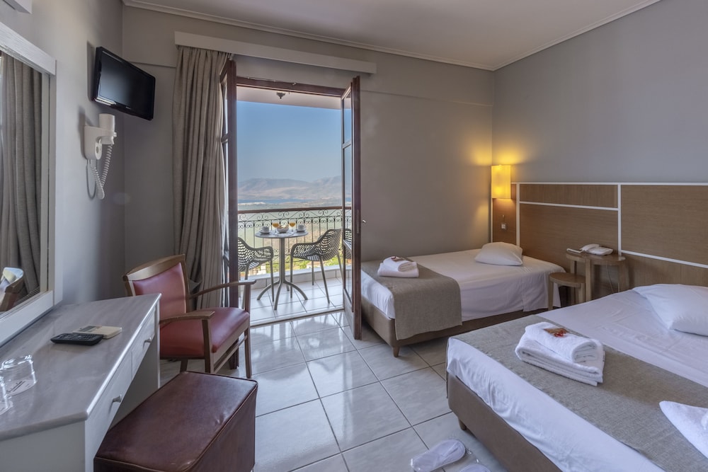 Double or Twin Room with Balcony (Panoramic View) - Photo 12