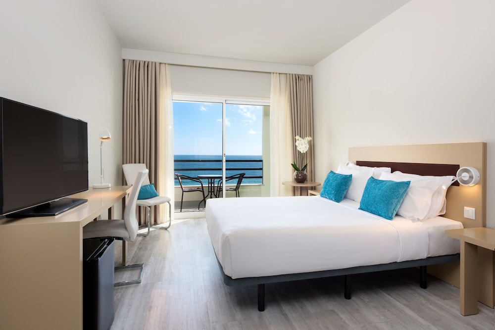 Premium Suite, 1 Queen Bed, Non Smoking, Ocean View, photo 6