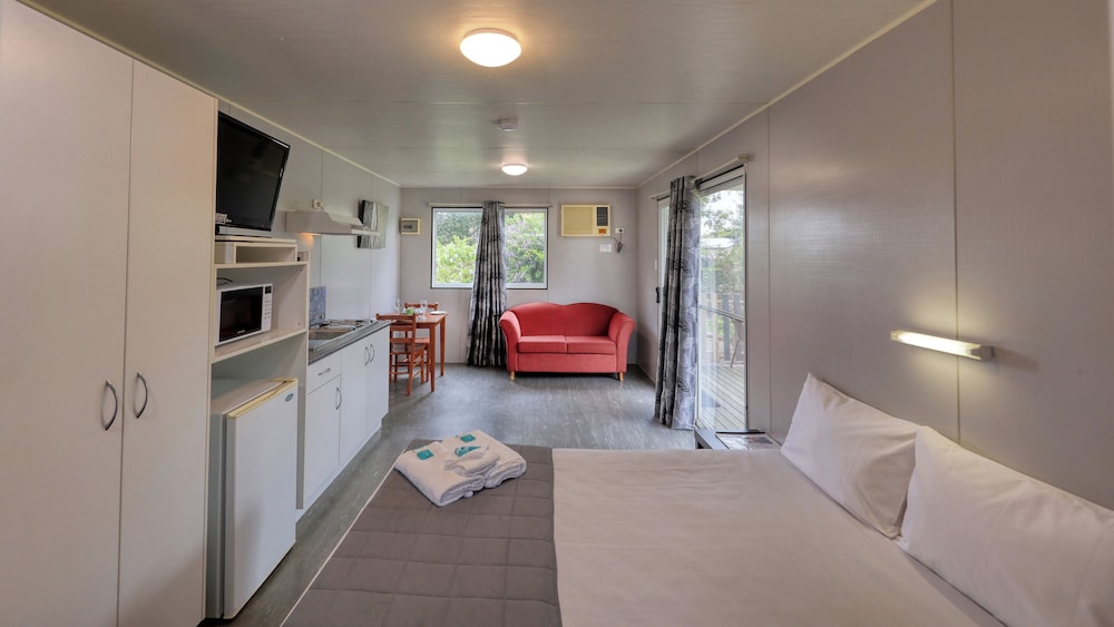 Studio Cabin Self Contained with Side Patio photo 1
