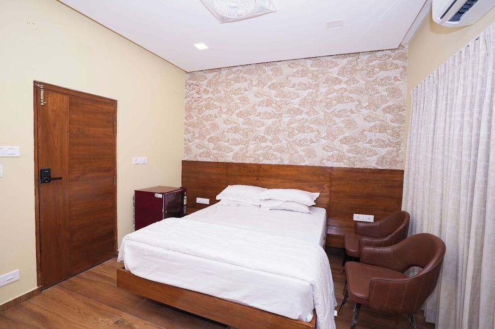Basic Double Room, Balcony, Garden View
