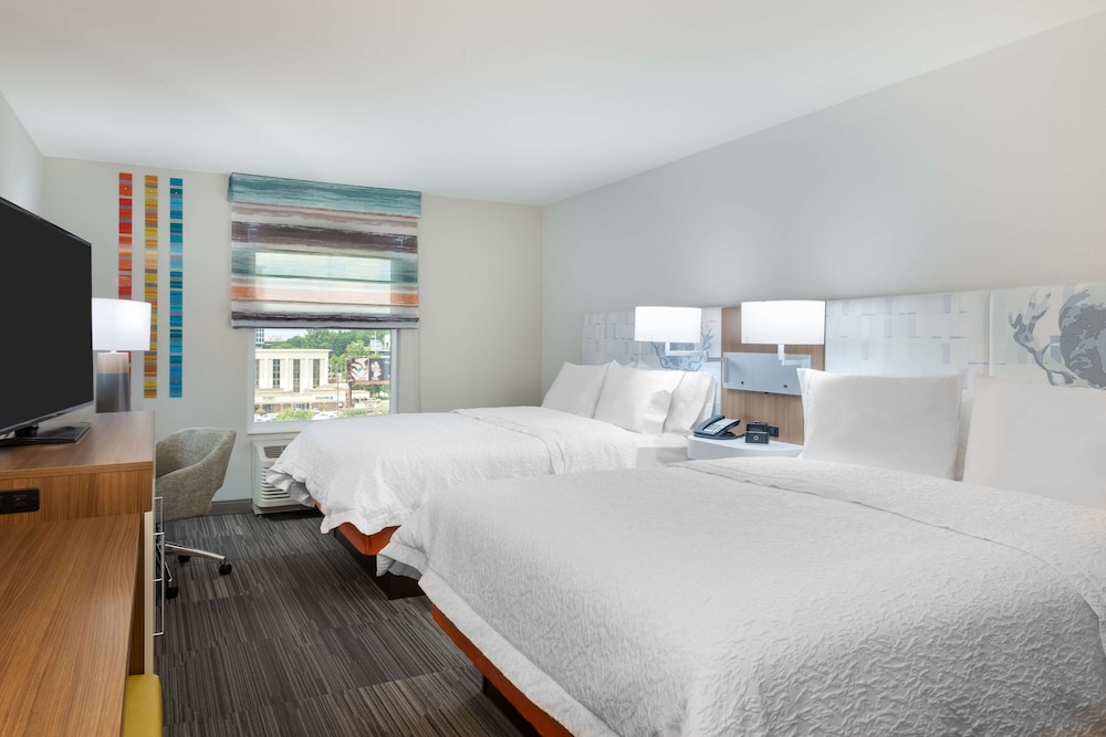 Room, 2 Queen Beds, Accessible, Bathtub photo 2