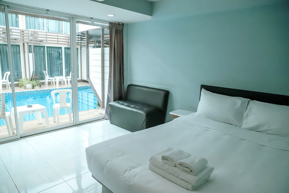 Superior Double Room, Pool Access photo 1
