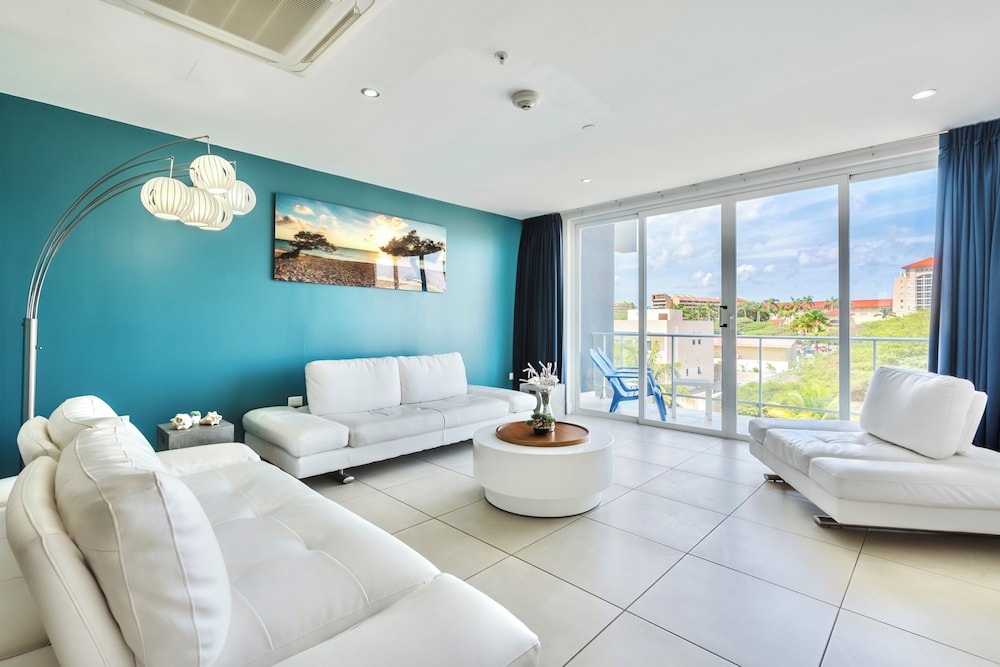Exclusive Condo, 3 Bedrooms, Beachside photo 1