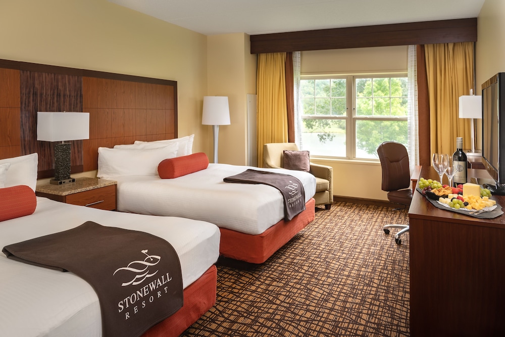 Room, 2 Queen Beds, Accessible (Roll-in Shower)