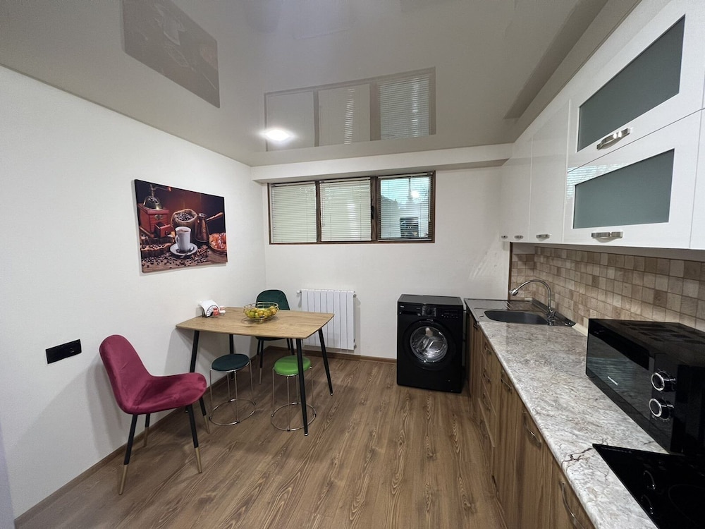 Family Studio Suite, 1 King Bed, City View